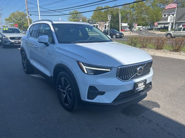 Used 2025 Volvo XC40 B5 Core AWD/4WD image 6