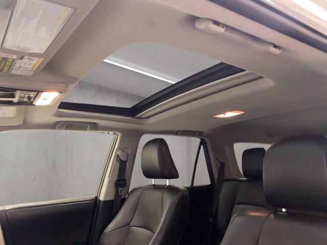 Used 2015 Toyota 4Runner Limited AWD/4WD image 4