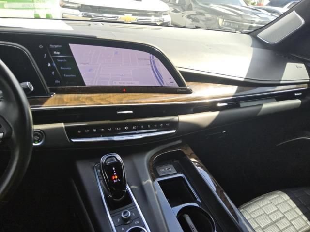 Used 2024 Cadillac Escalade Sport Platinum w/ LPO, ONYX Package AWD/4WD image 4