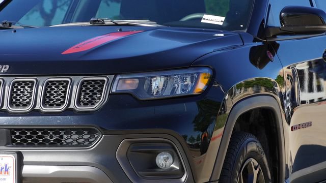 Used 2023 Jeep Compass Trailhawk image 4