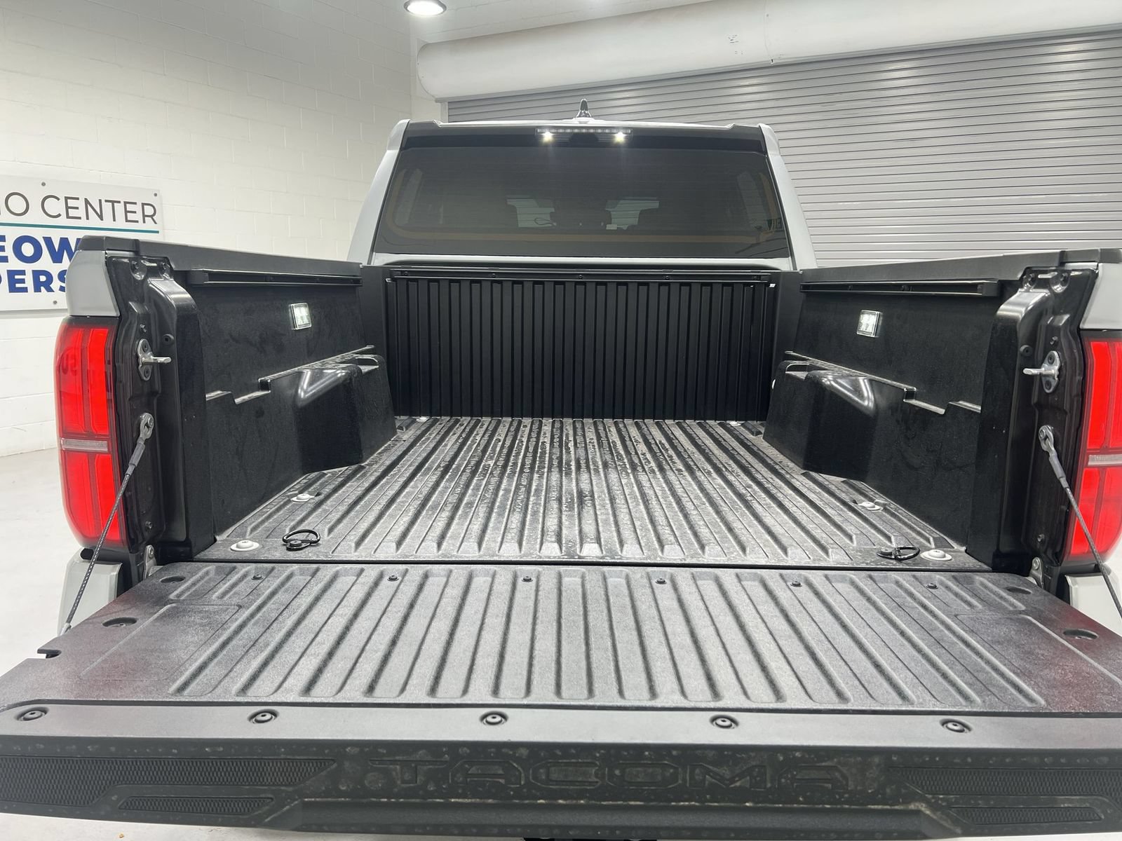 Used 2025 Toyota Tacoma SR5 AWD/4WD image 22