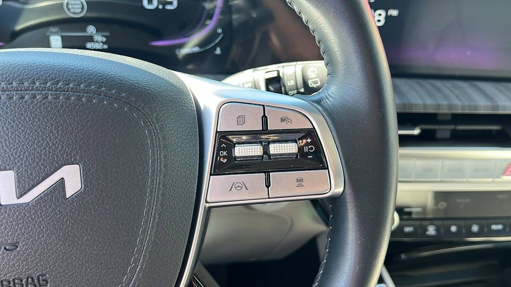 Used 2025 Kia Telluride EX w/ EX Captain's Chair Package image 16