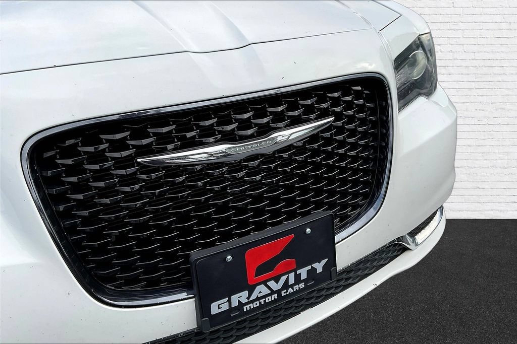 Used 2018 Chrysler 300 Touring w/ Sport Appearance Package RWD image 20