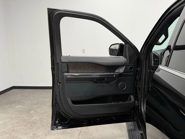 Used 2018 Ford Expedition Max Limited RWD image 13