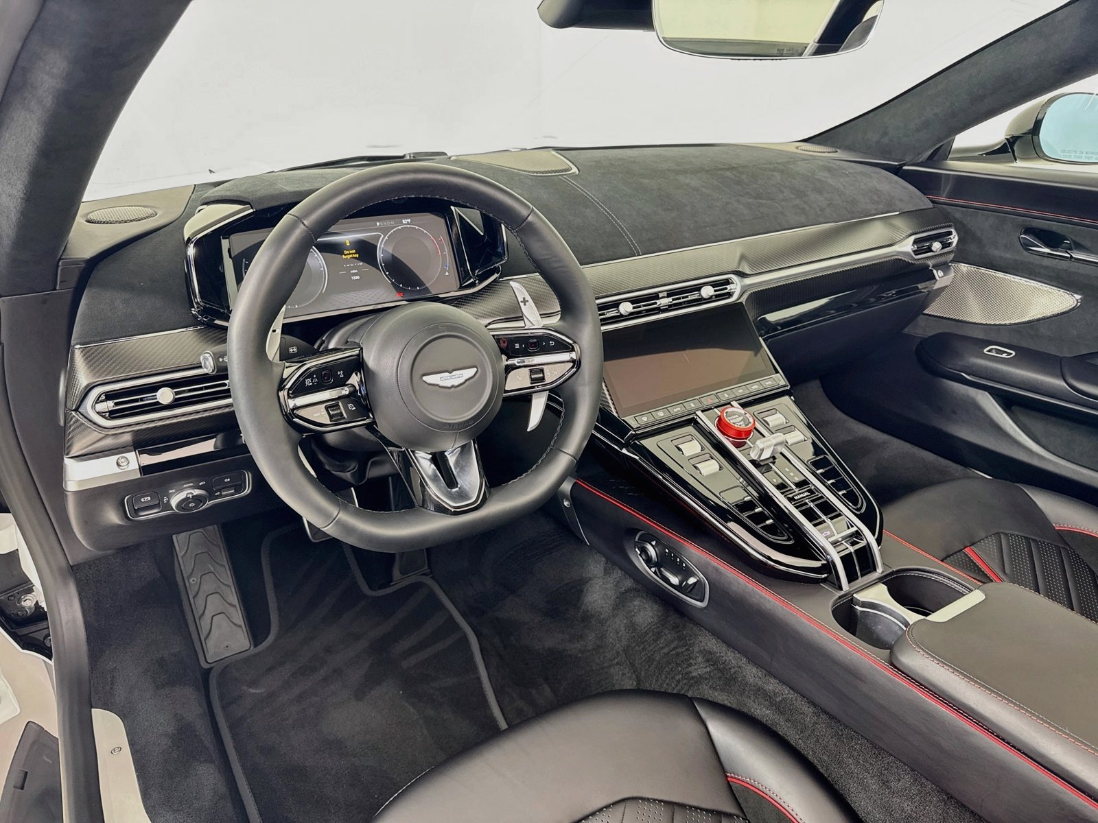 Used 2026 Aston Martin V8 Vantage S RWD image 11