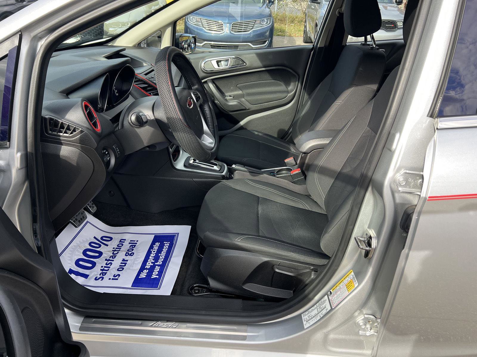 Used 2016 Ford Fiesta SE w/ SE Black Package image 10