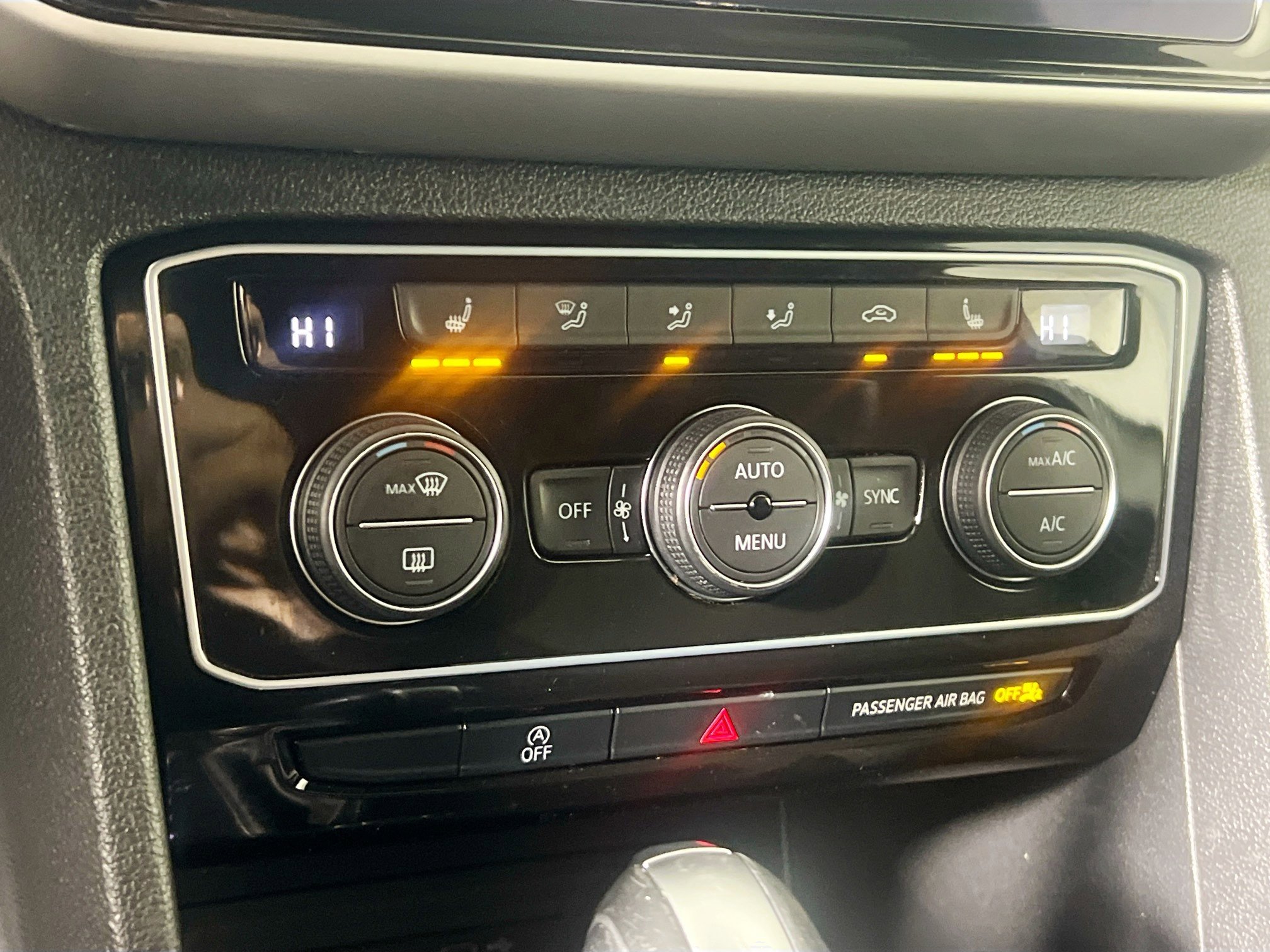 Used 2022 Volkswagen Atlas Cross Sport SE image 25