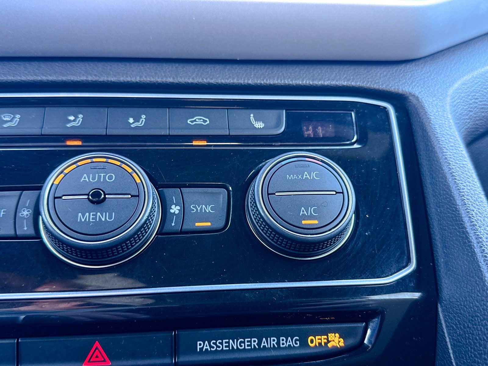 Used 2021 Volkswagen Atlas Cross Sport SEL image 31