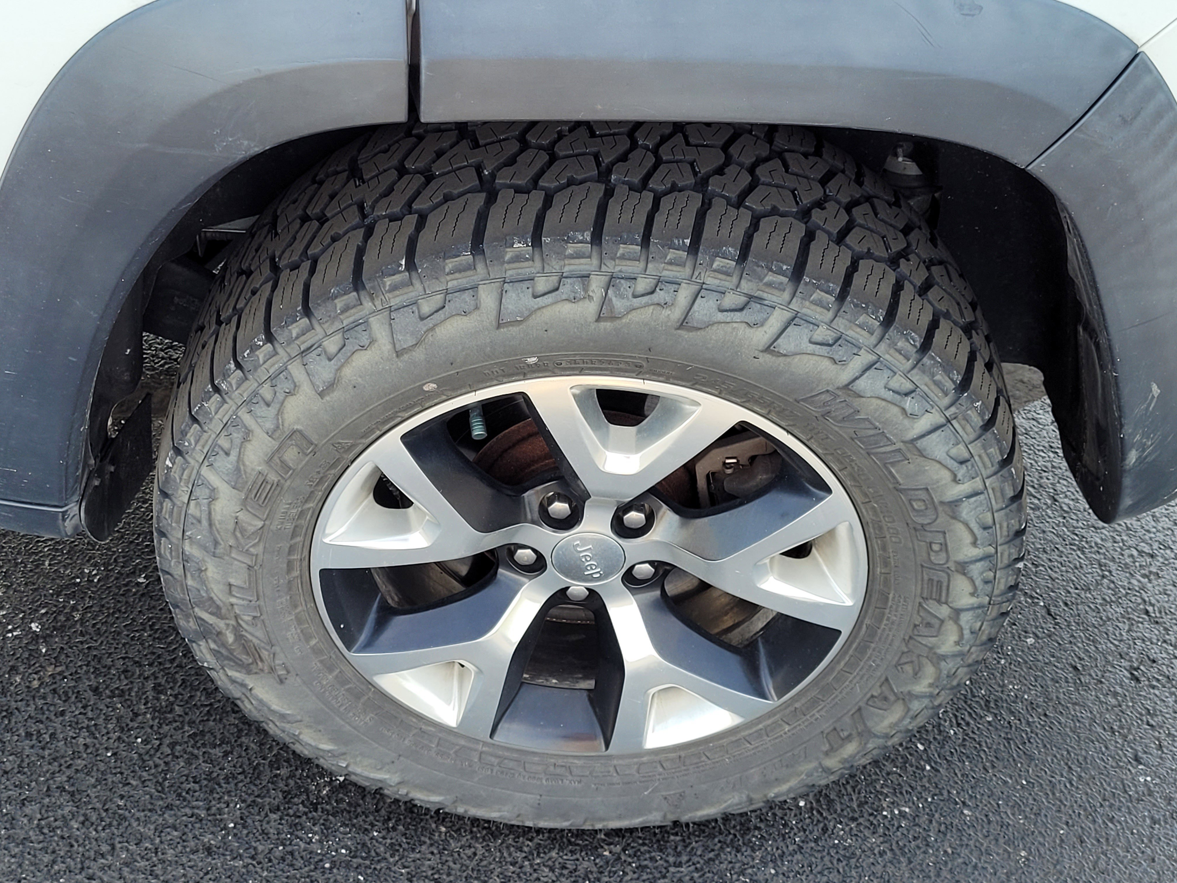 Used 2016 Jeep Cherokee Trailhawk w/ Comfort/Convenience Group image 10