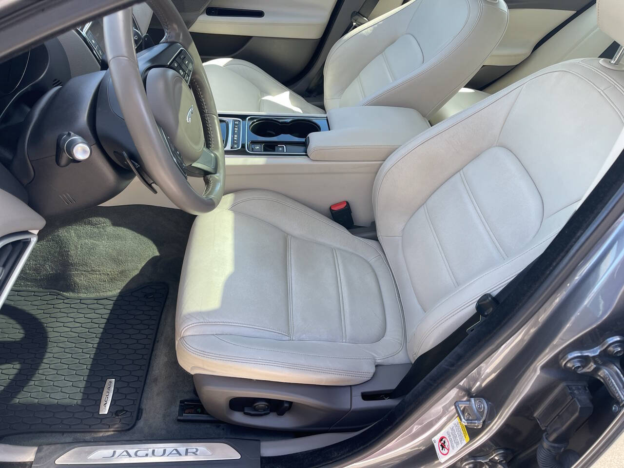 Used 2017 Jaguar XE Prestige image 8