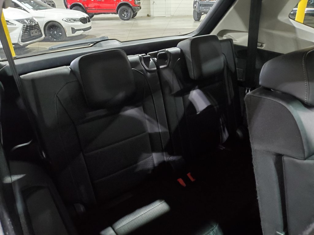Used 2020 Volkswagen Tiguan SEL FWD image 36