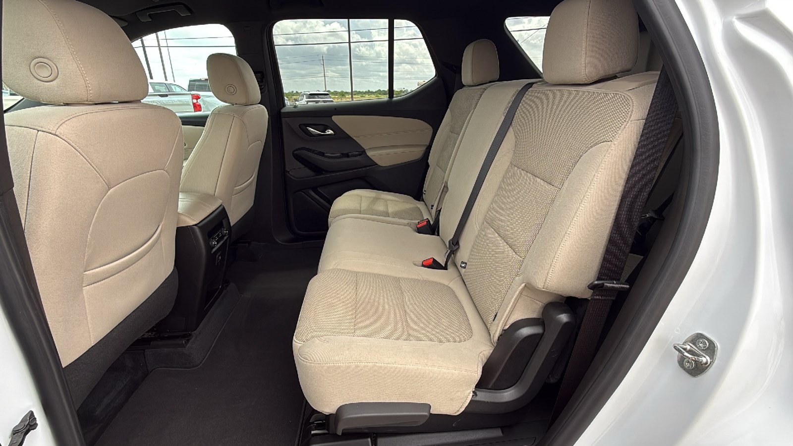 Used 2022 Chevrolet Traverse LS FWD image 14