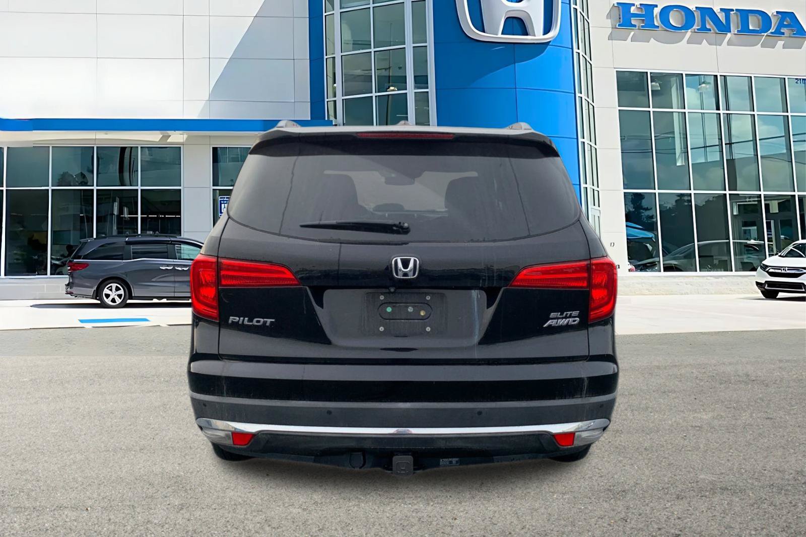 Used 2016 Honda Pilot Elite image 4