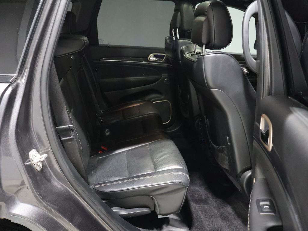 Used 2017 Jeep Grand Cherokee Overland w/ Jeep Active Safety Group AWD/4WD image 22
