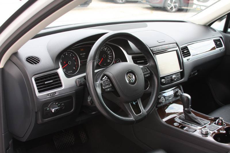 Used 2016 Volkswagen Touareg VR6 AWD/4WD image 18