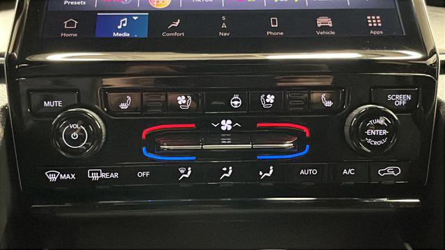 Used 2024 Jeep Grand Cherokee Limited w/ Luxury Tech Group II image 18