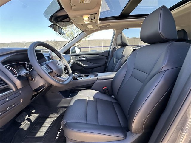 Used 2025 Nissan Rogue SV w/ SV Premium Package image 25
