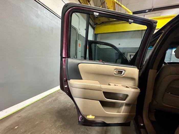 Used 2010 Honda Pilot Touring image 24