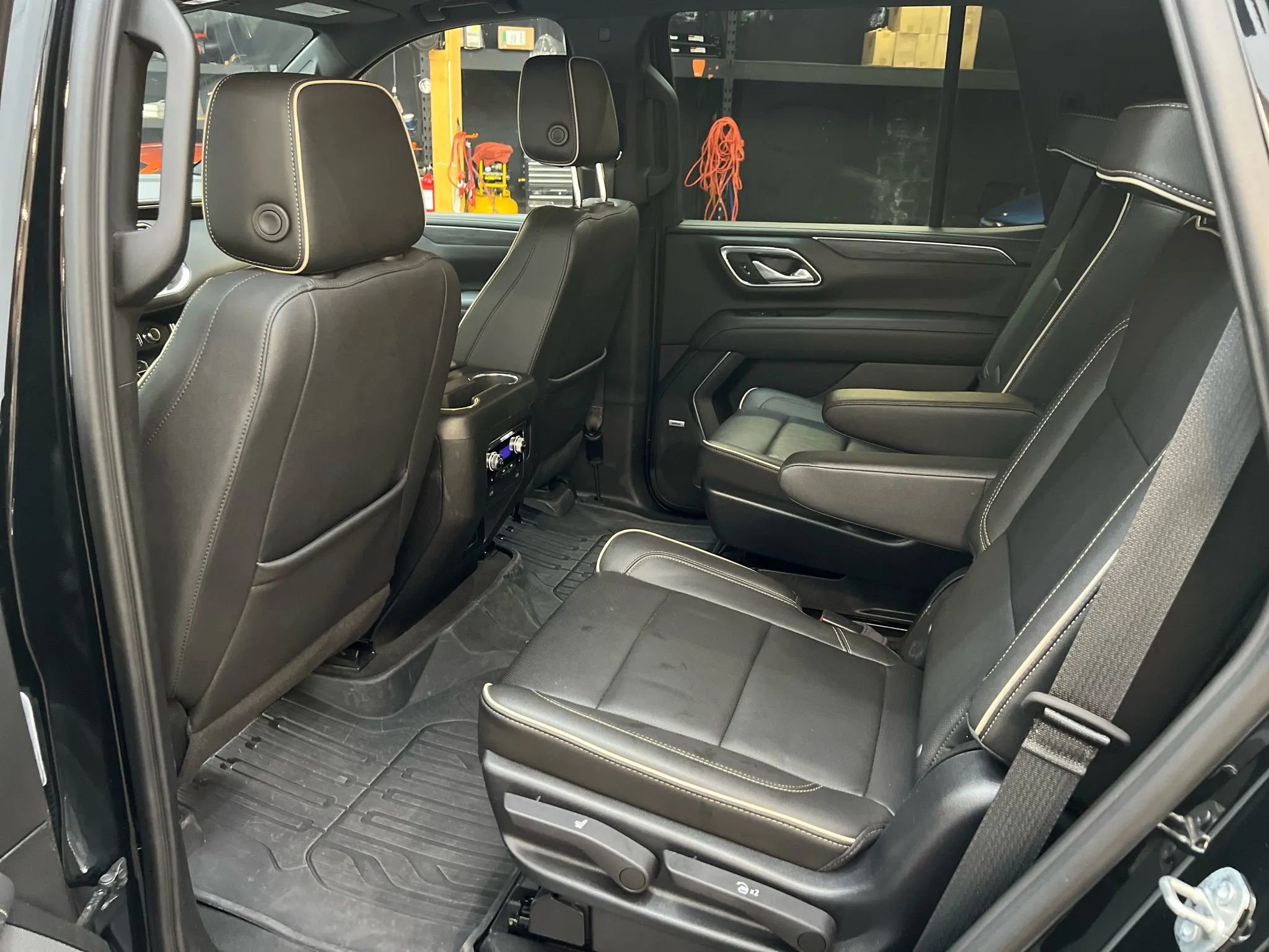 Used 2023 GMC Yukon SLT w/ SLT Premium Package image 15