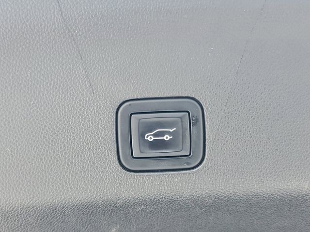 Used 2022 GMC Yukon XL Denali image 10