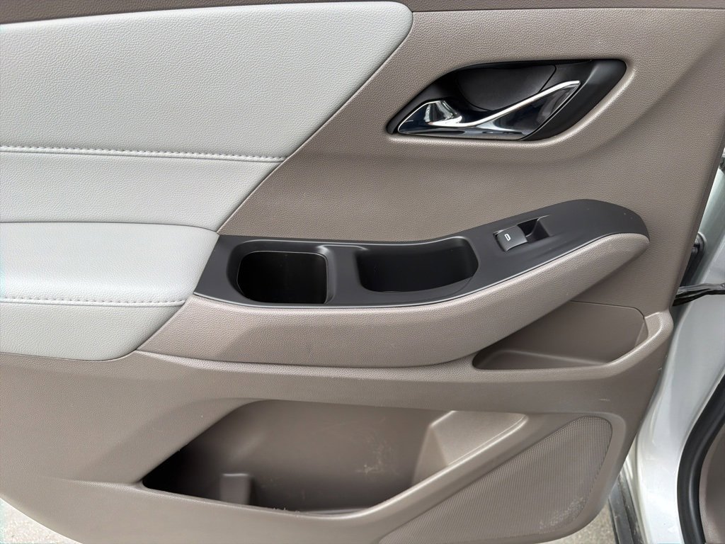 Used 2021 Chevrolet Traverse LT w/ LPO, Cargo Package image 23