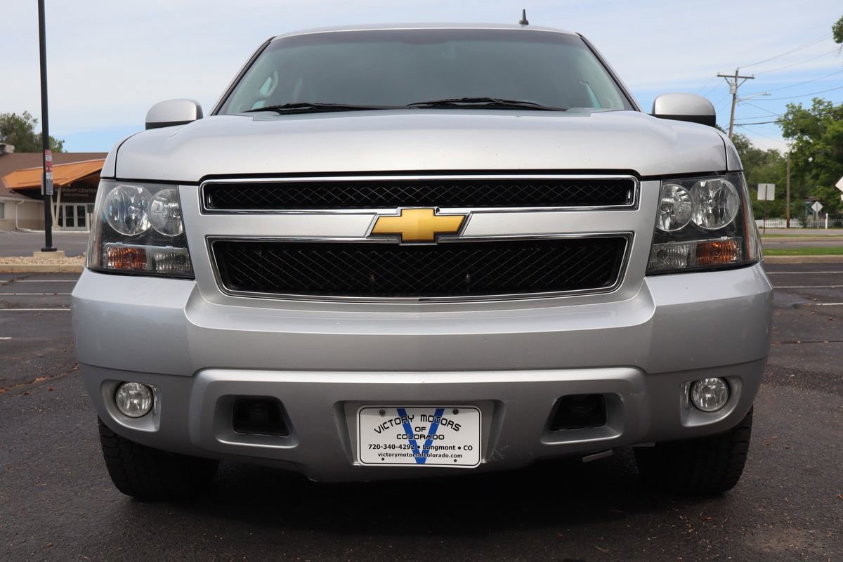 Used 2014 Chevrolet Suburban LT w/ Luxury Package AWD/4WD image 13