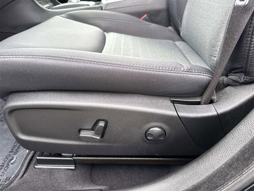 Used 2022 Chrysler 300 Touring w/ Sport Appearance Package image 32