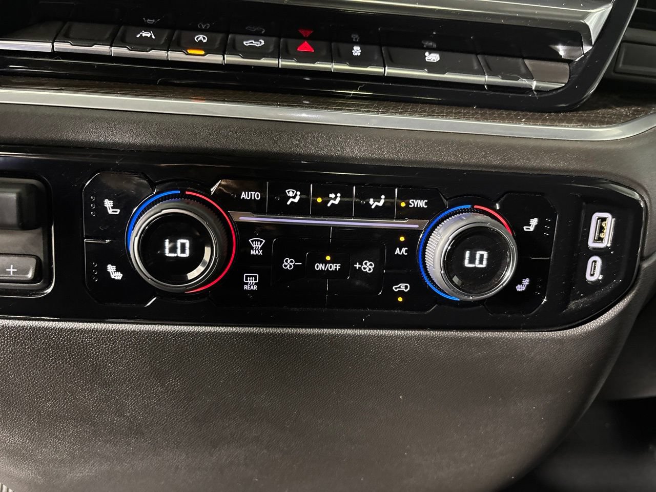 Used 2025 Chevrolet Silverado 1500 LT AWD/4WD image 19
