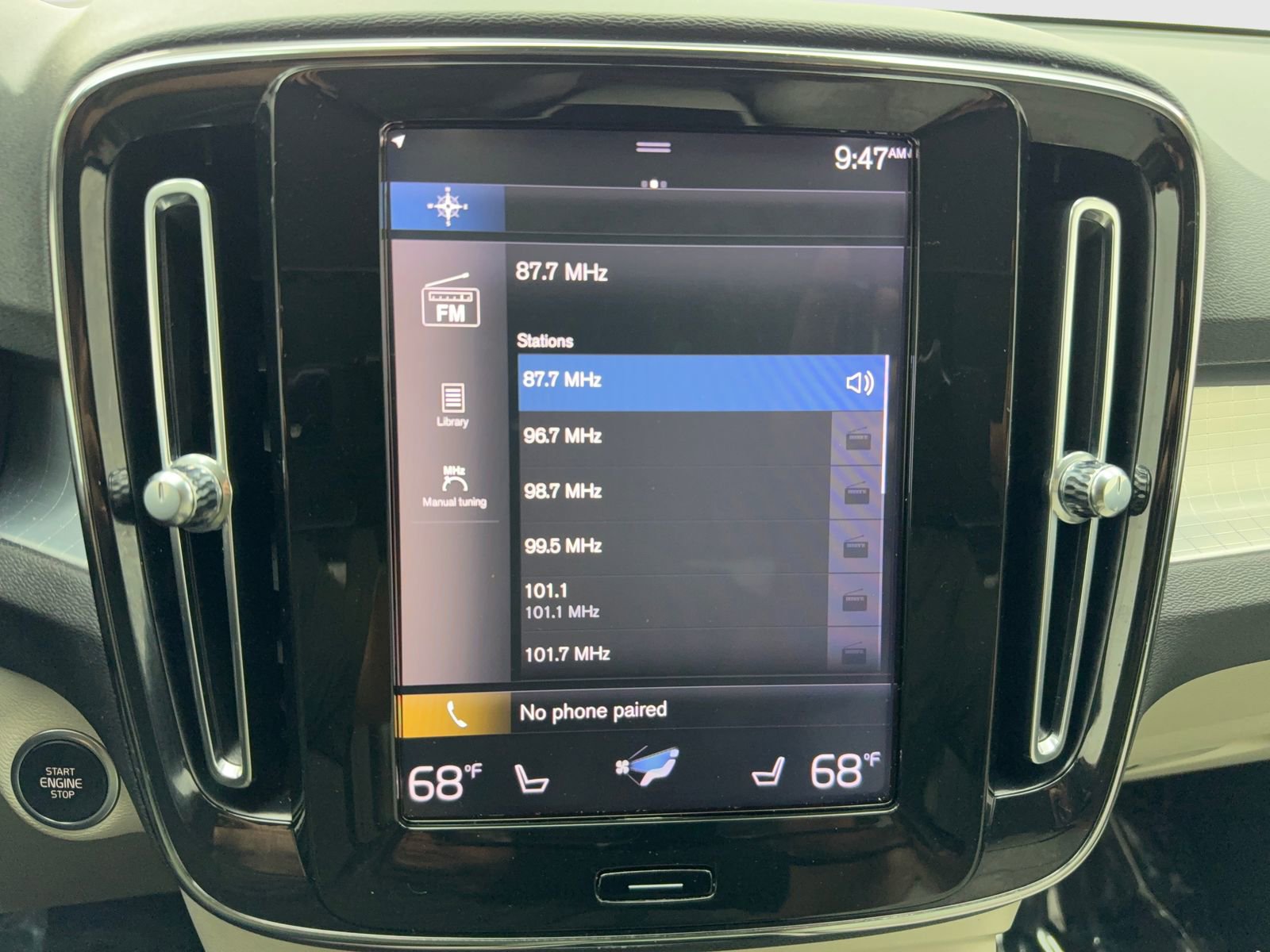 Used 2019 Volvo XC40 T4 Momentum image 25