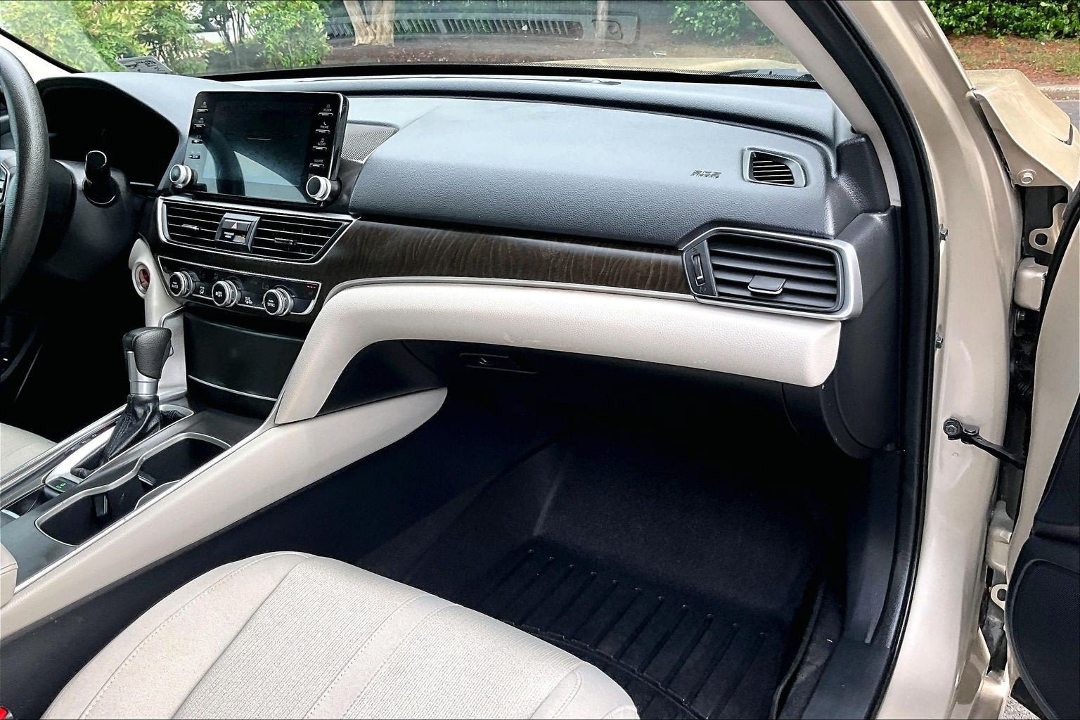 Used 2018 Honda Accord EX image 14