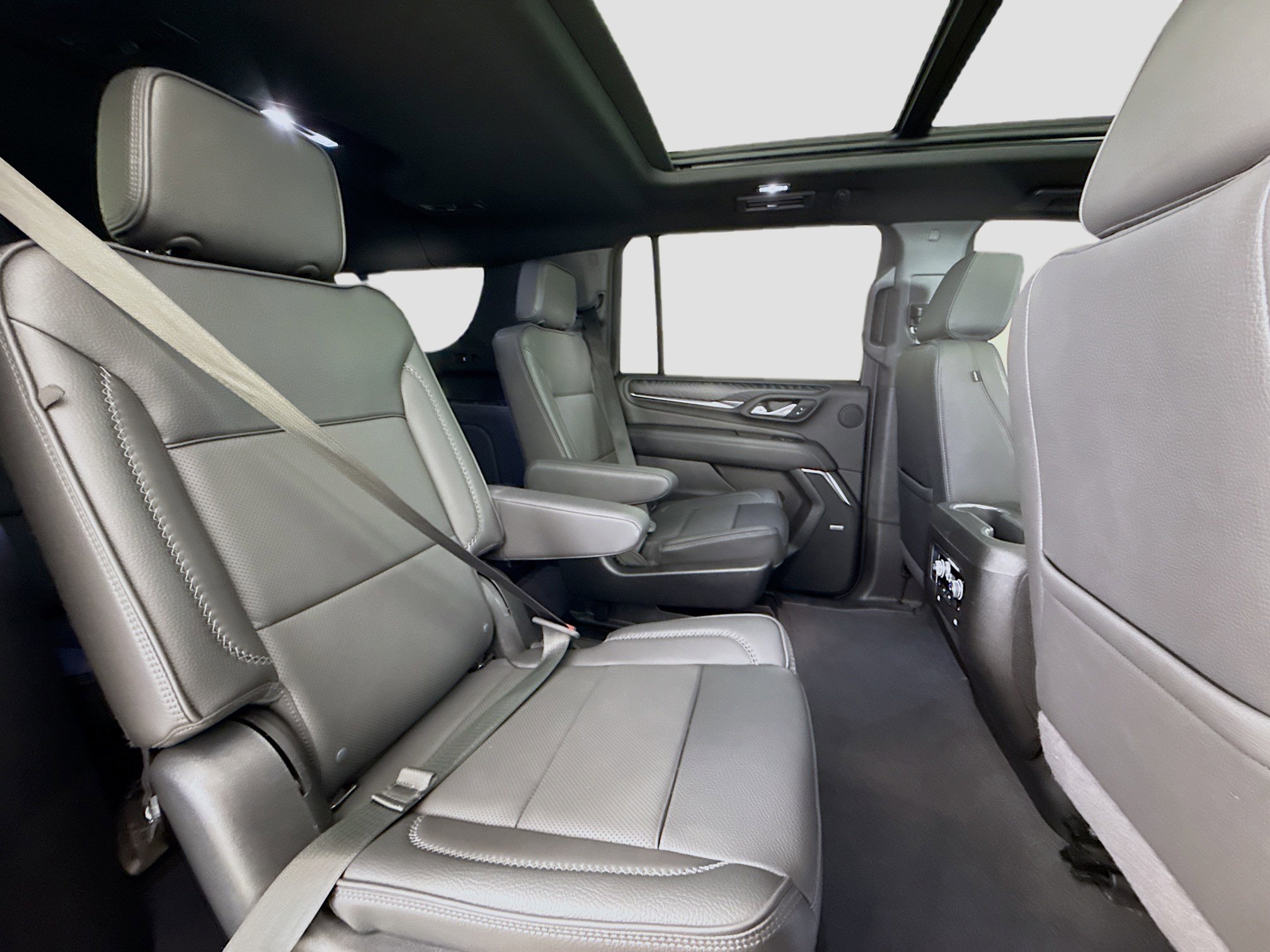 Used 2024 GMC Yukon XL Denali image 30