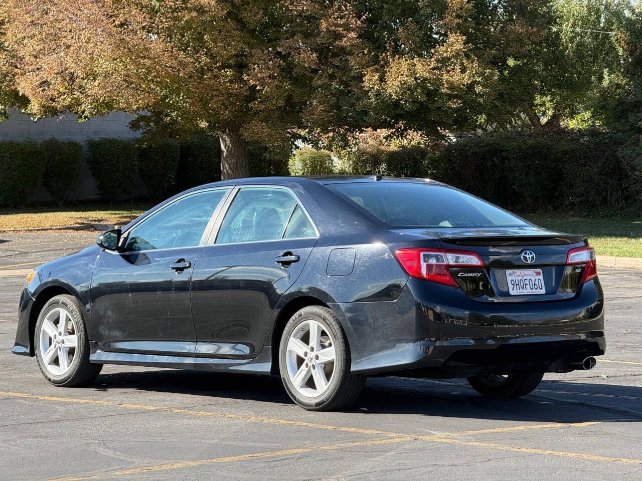 Used 2013 Toyota Camry SE FWD image 3