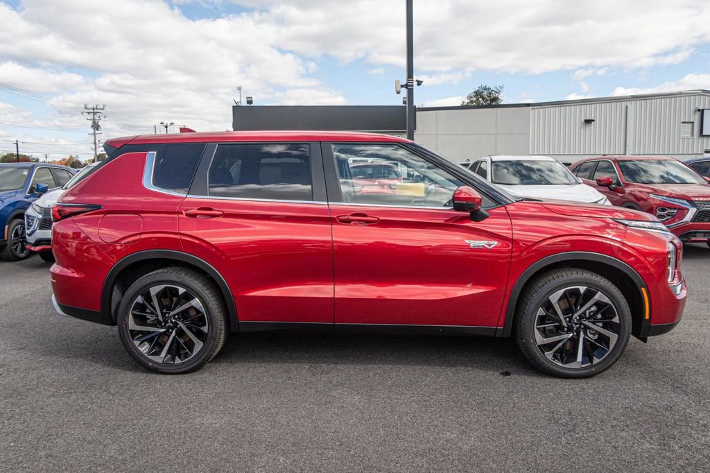 New 2025 Mitsubishi Outlander 4WD Plug-In Hybrid image 9