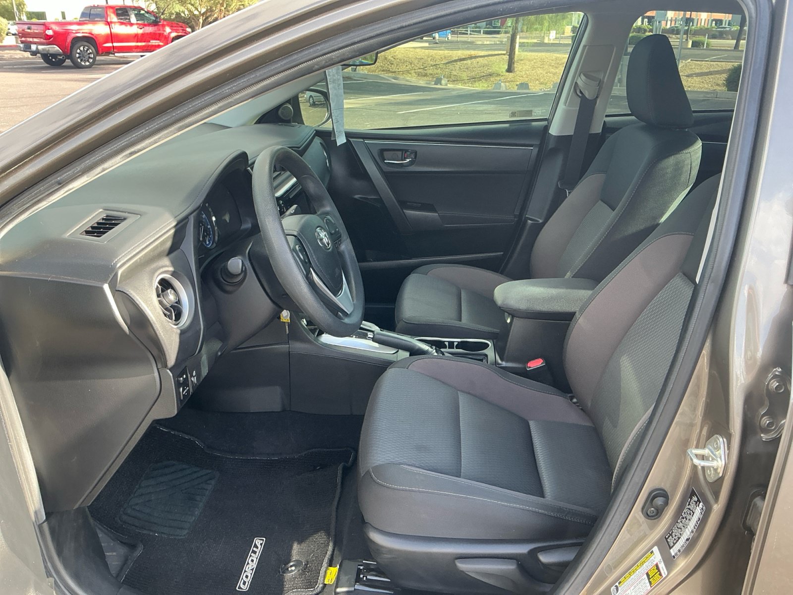 Used 2019 Toyota Corolla LE w/ Carpet Mat Package (TMS) FWD image 14