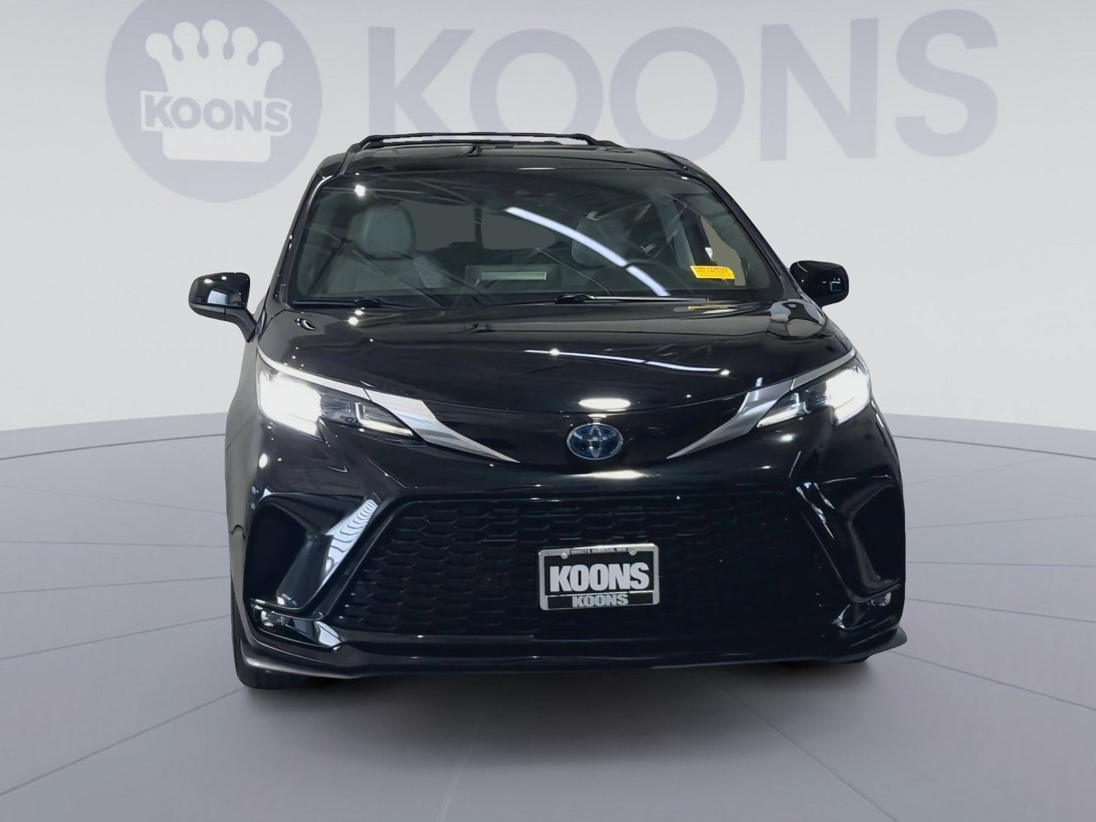 Used 2024 Toyota Sienna XSE w/ XSE Plus Package AWD/4WD image 4
