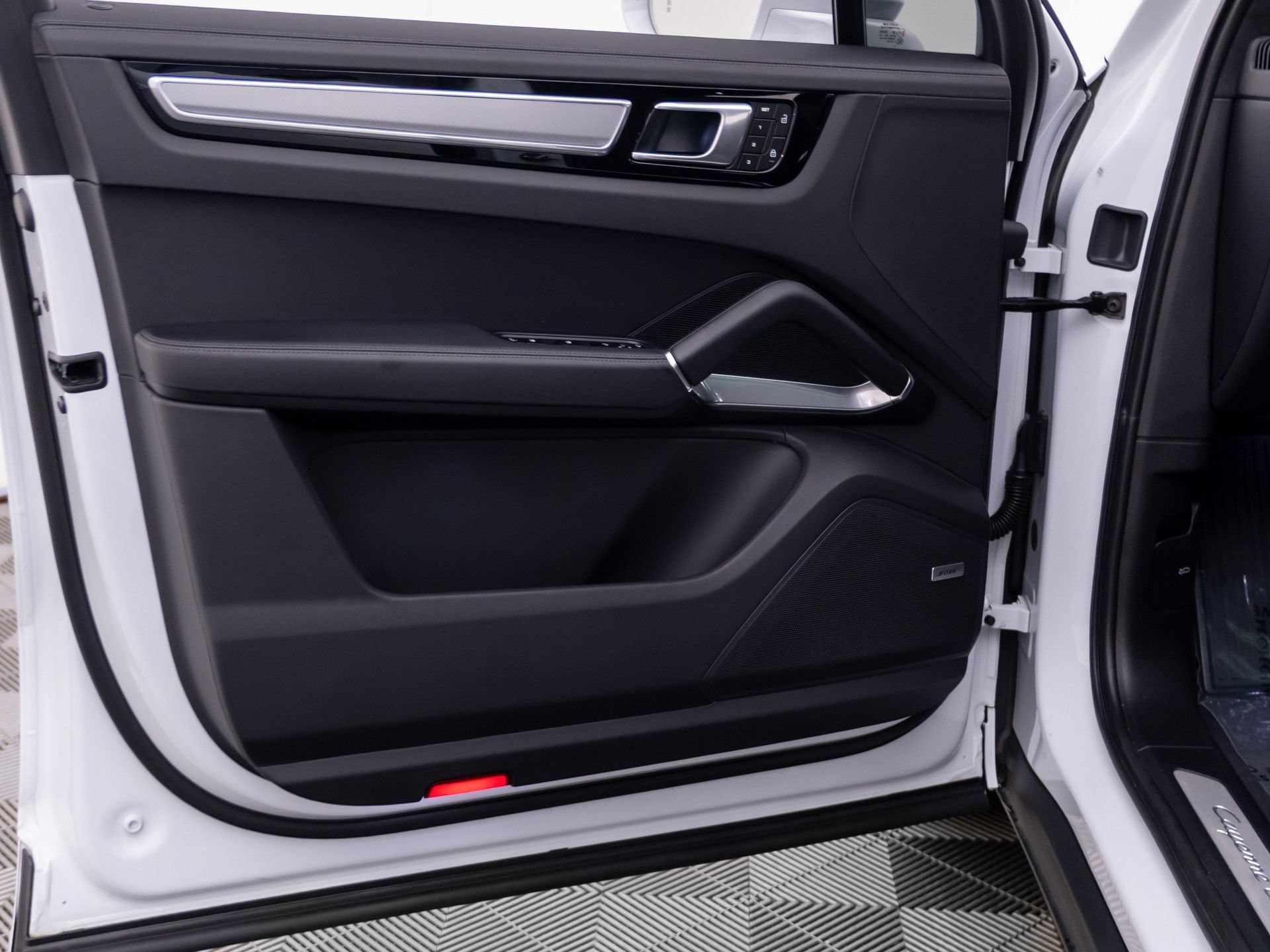 Certified 2023 Porsche Cayenne Turbo AWD/4WD image 14