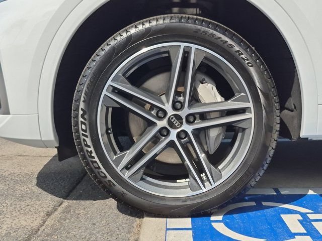 Used 2025 Audi Q5 e Premium AWD/4WD image 9