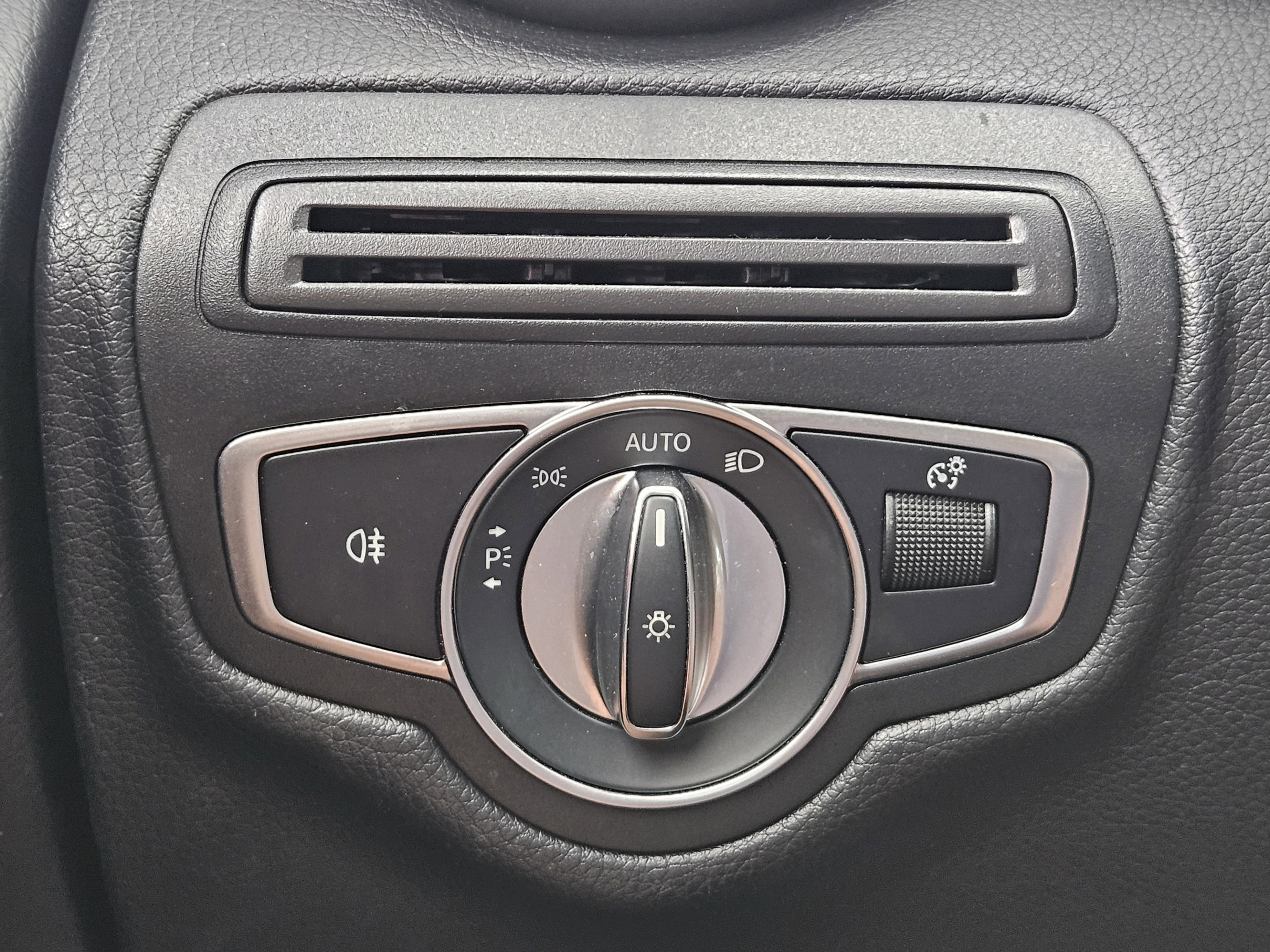 Used 2020 Mercedes-Benz GLC 300 image 19