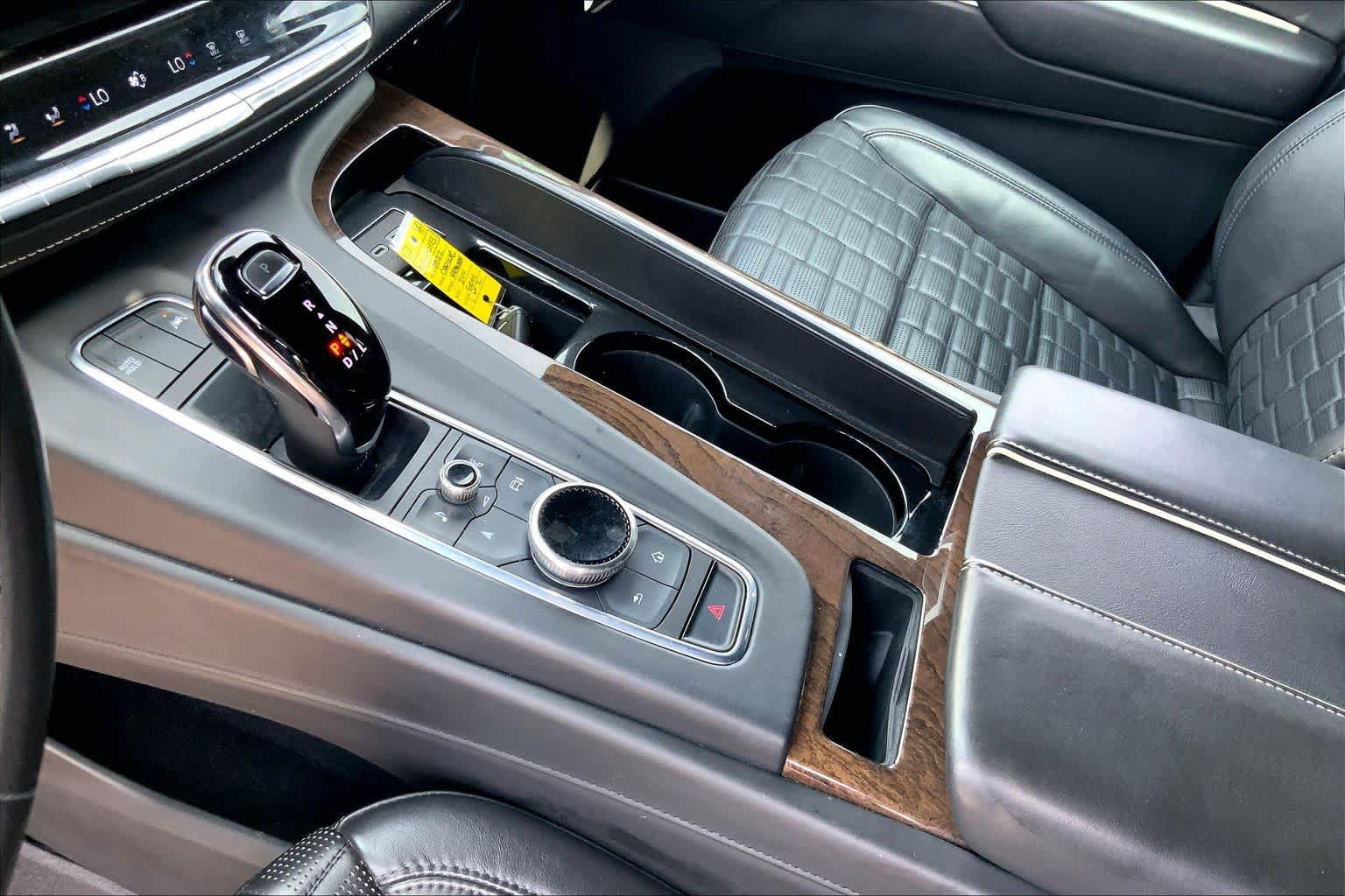 Used 2022 Cadillac Escalade Premium Luxury Platinum w/ Heavy-Duty Trailer Package AWD/4WD image 17