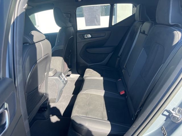 Certified 2023 Volvo XC40 B5 Plus w/ Protection Package Premier image 25