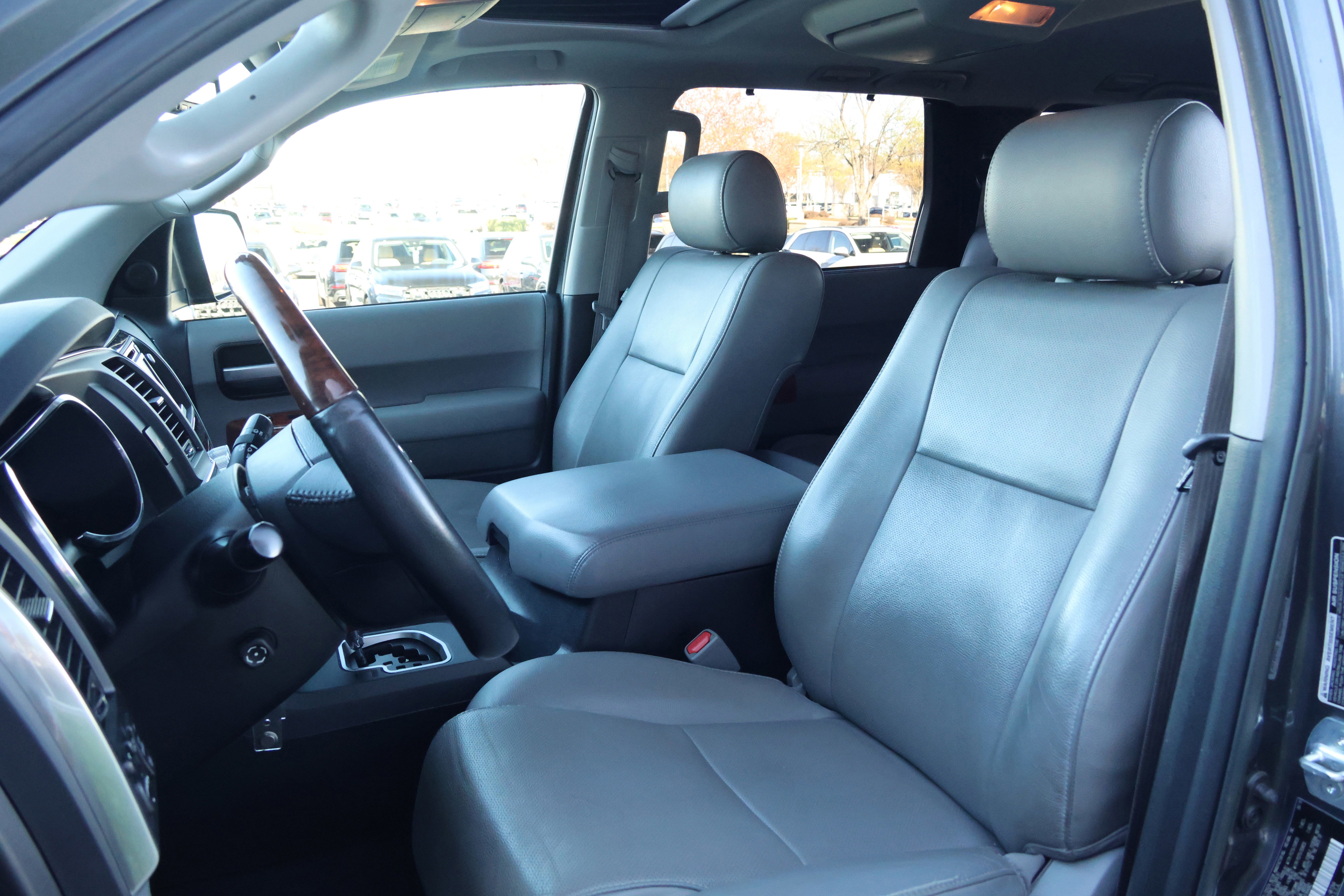 Used 2018 Toyota Sequoia Platinum image 34