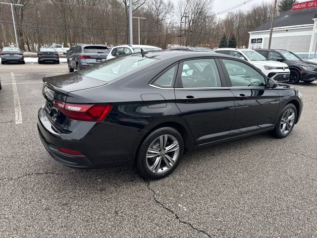 Certified 2024 Volkswagen Jetta SE image 9