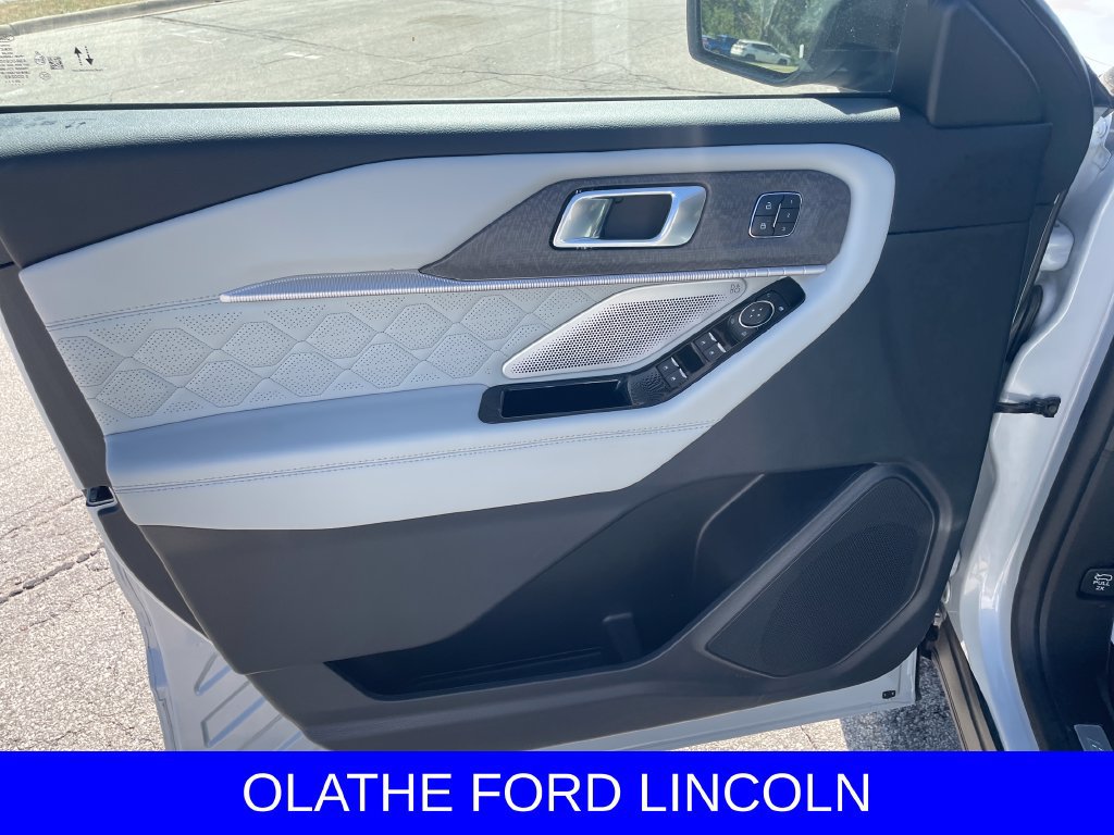 New 2026 Ford Explorer Platinum w/ LUX Leather Package AWD/4WD image 10
