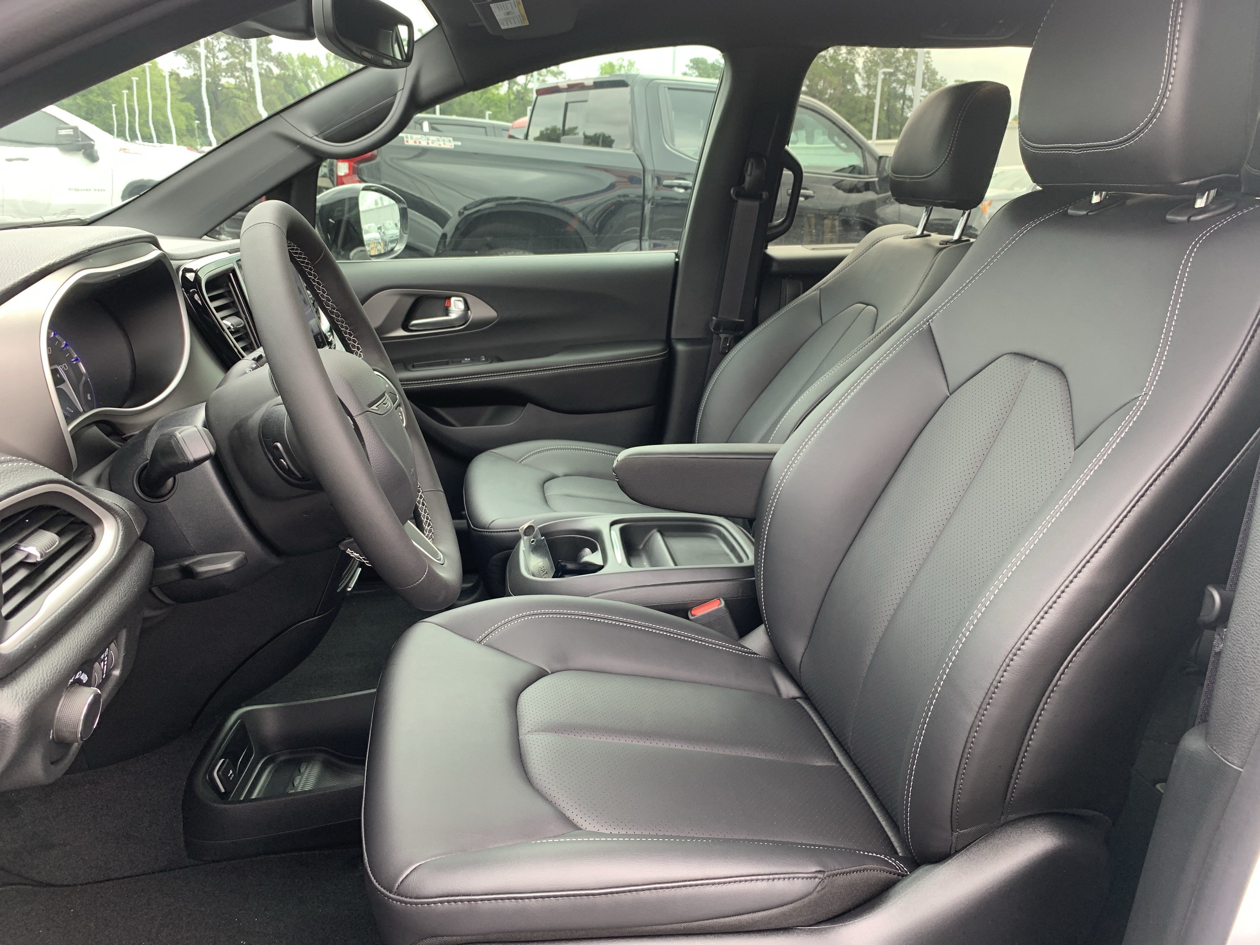 New 2027 Chrysler Pacifica Select FWD image 14