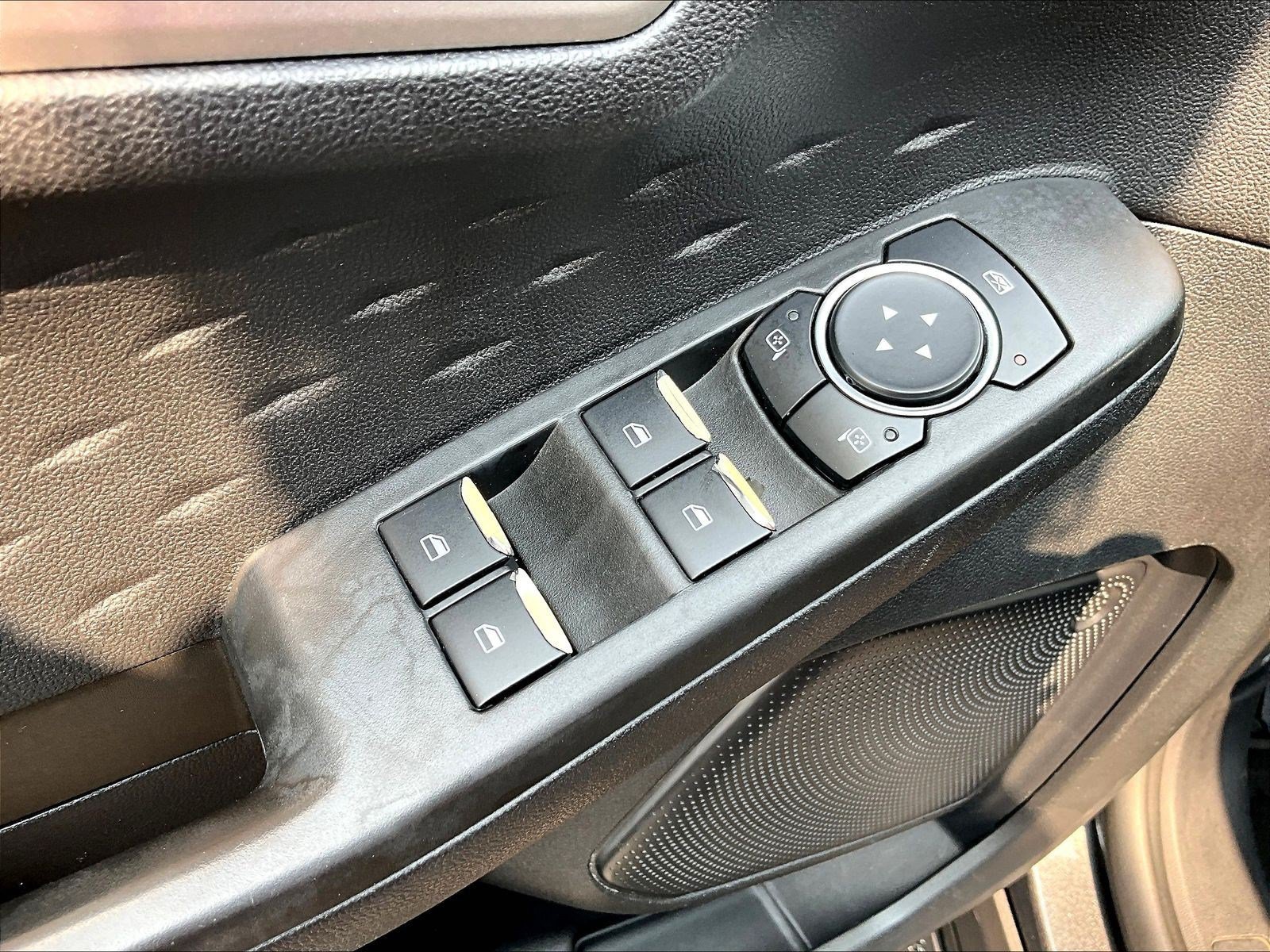 Used 2020 Ford Escape SE Sport FWD image 34