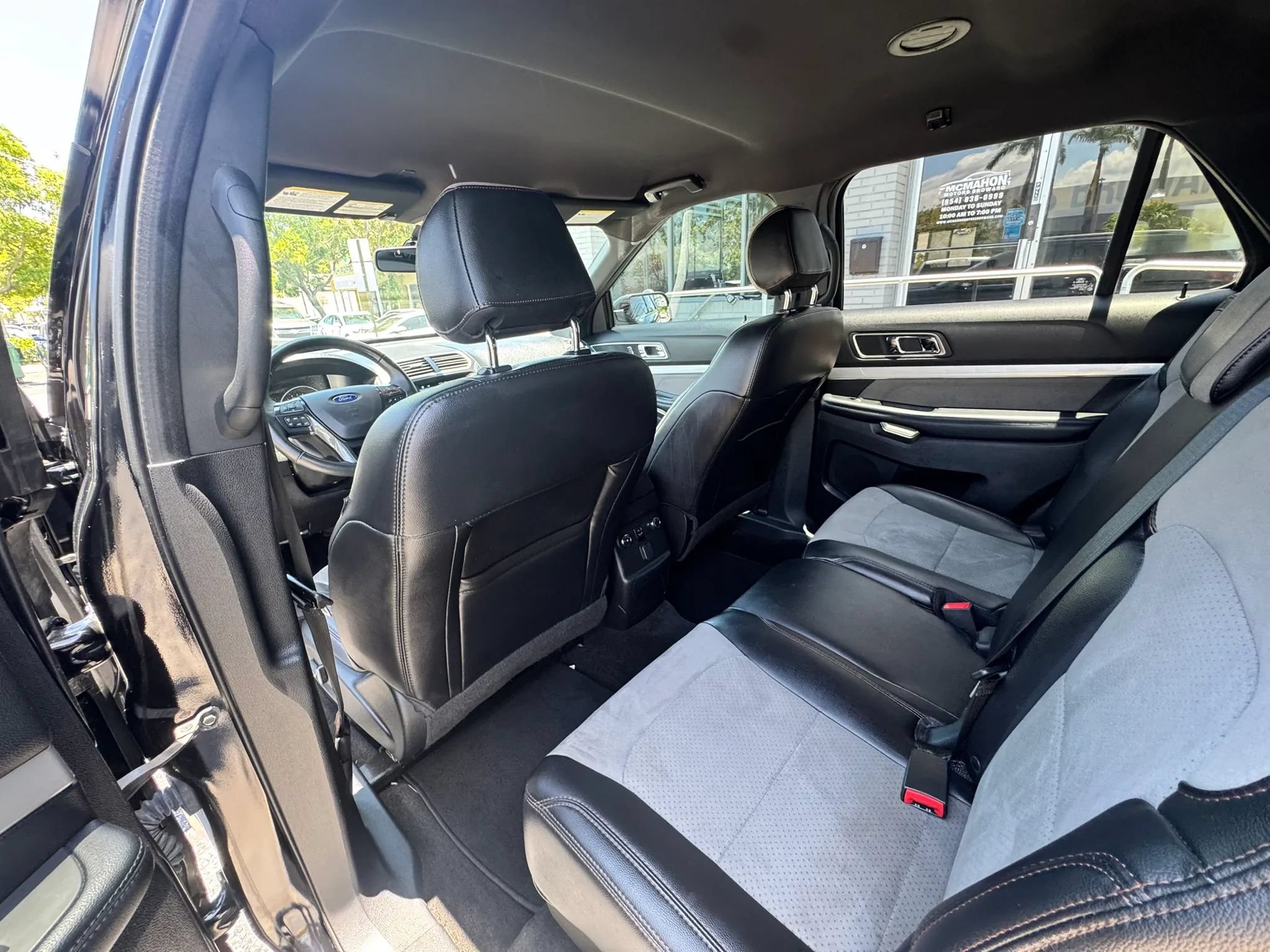 Used 2017 Ford Explorer XLT w/ Equipment Group 202A FWD image 14