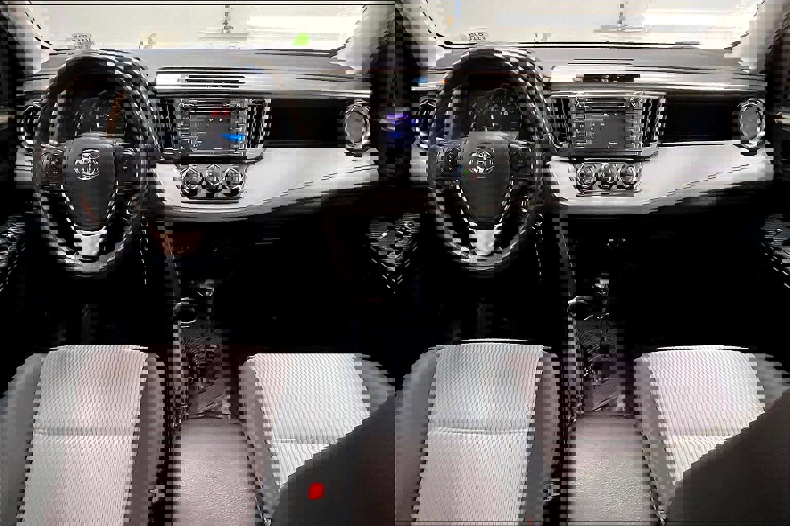 Used 2015 Toyota RAV4 LE image 18