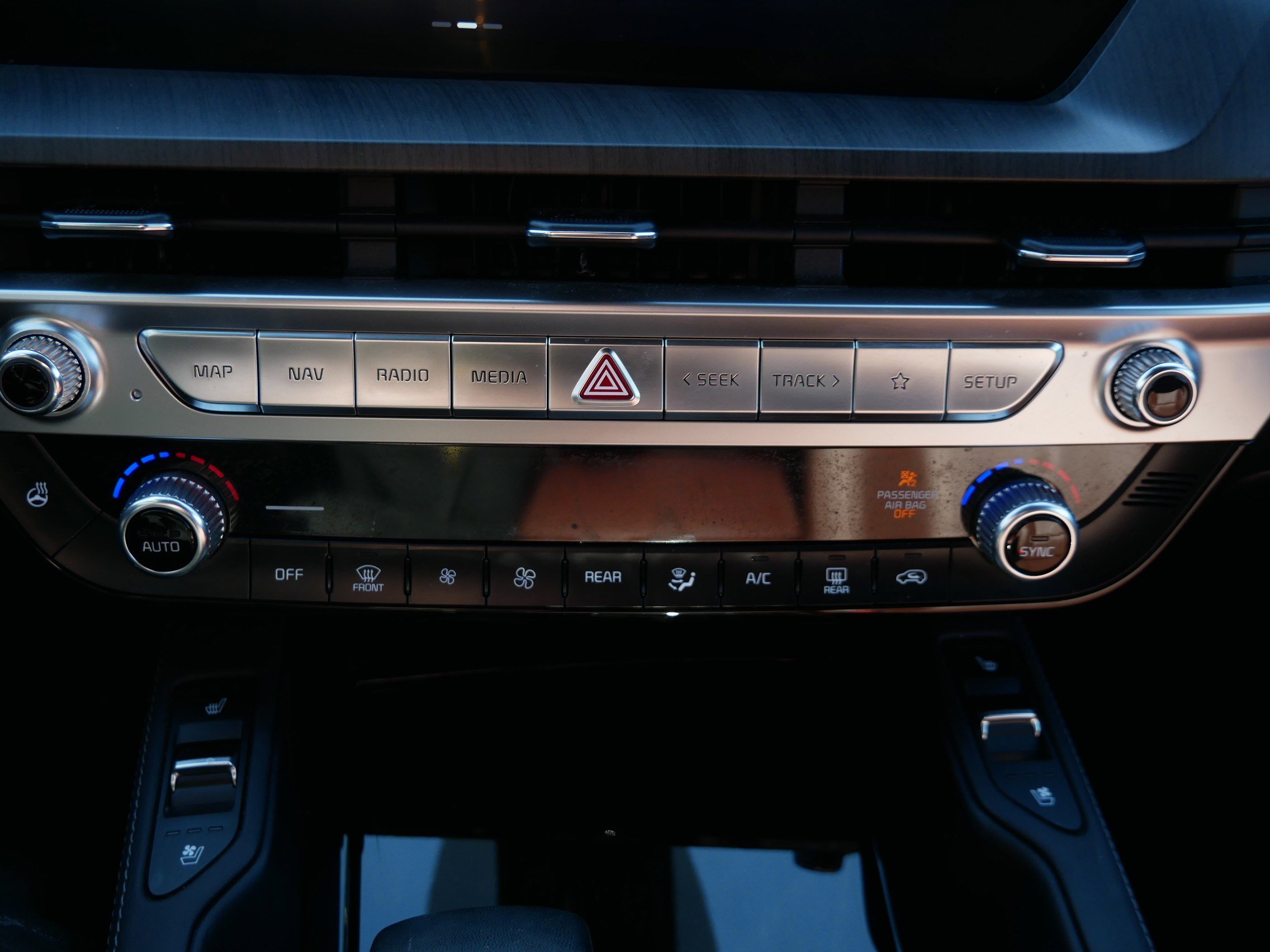 Used 2023 Kia Telluride EX w/ EX Captain's Chair Package image 28