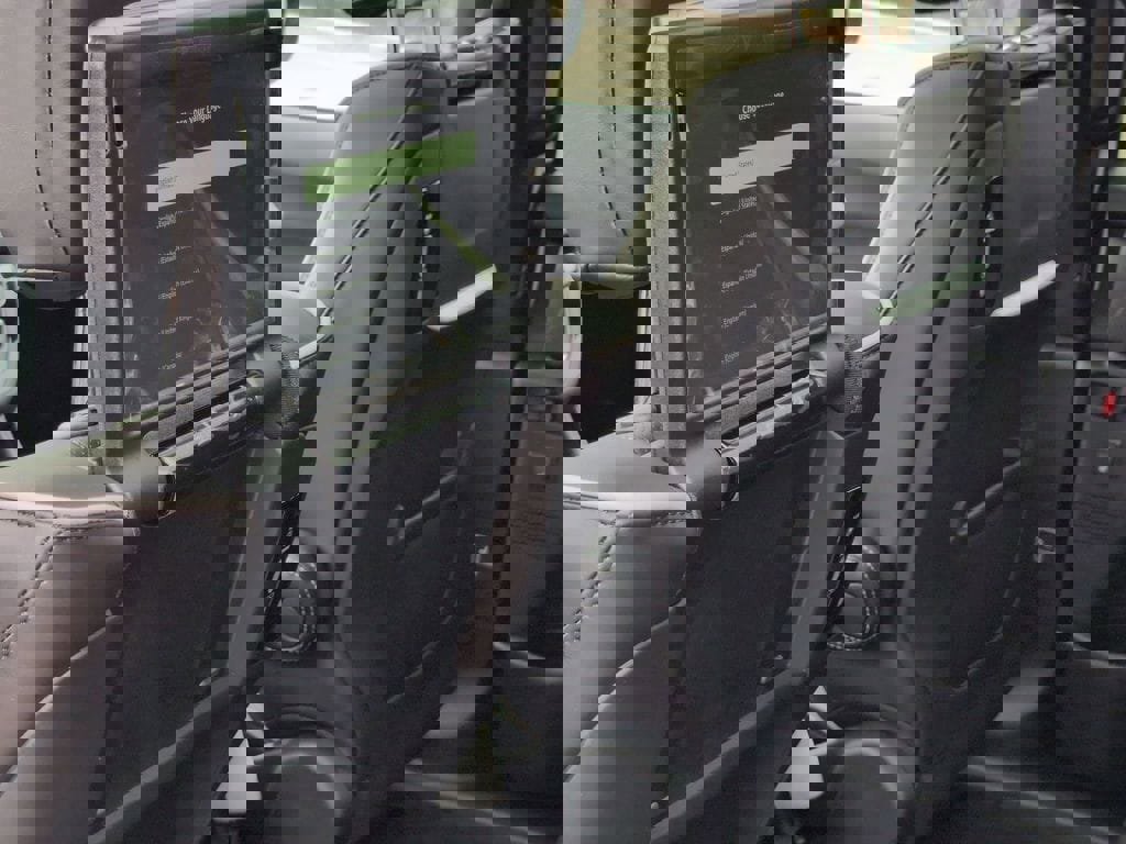 New 2026 Chrysler Pacifica Limited w/ Uconnect Theater Family Group image 21