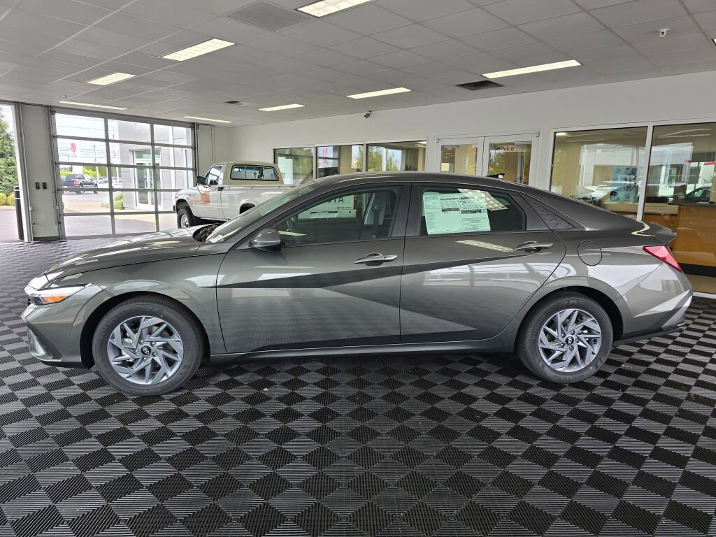 New 2026 Hyundai Elantra Hybrid FWD image 6